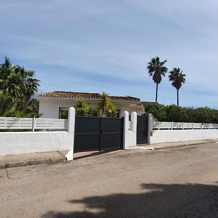 Beautiful 5 Bedroom Villa With Private Pool With Stunning Sea Views, Walking Distances To Shops Restaurants Beach Манилва Екстериор снимка