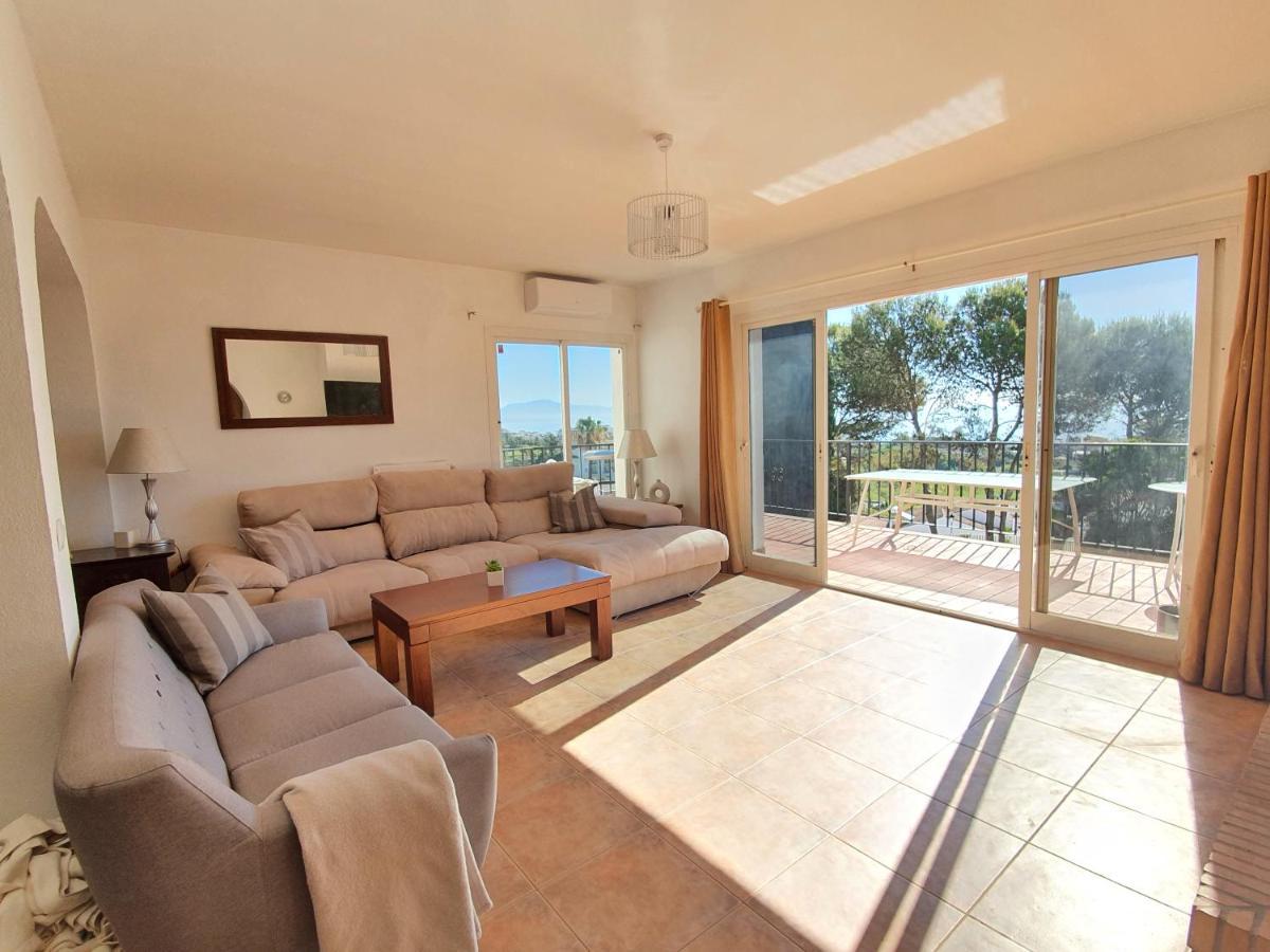 Beautiful 5 Bedroom Villa With Private Pool With Stunning Sea Views, Walking Distances To Shops Restaurants Beach Манилва Екстериор снимка