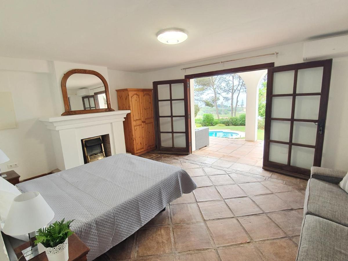 Beautiful 5 Bedroom Villa With Private Pool With Stunning Sea Views, Walking Distances To Shops Restaurants Beach Манилва Екстериор снимка